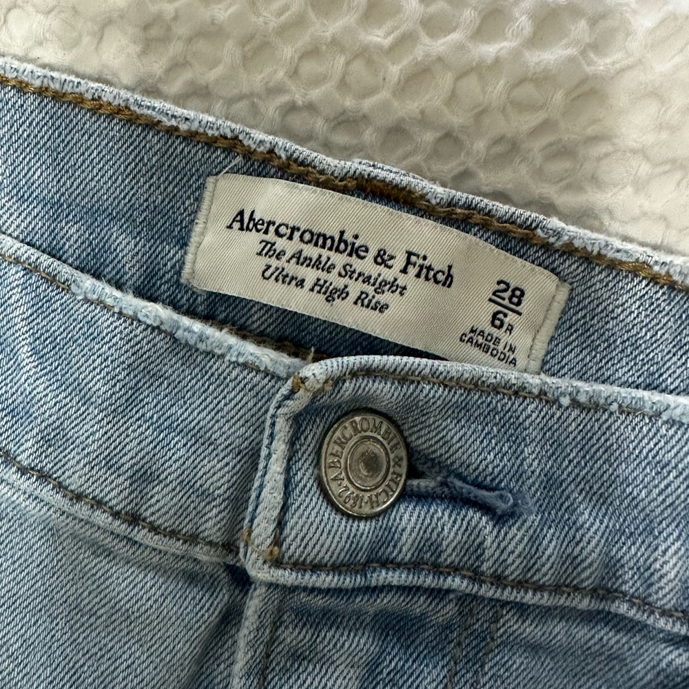 Abercrombie Ankle Straight Ultra High Rise Jeans